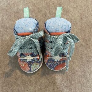 DeeBorah Handmade Baby Shoes. Size 2 (41/4 inches toe to heel) NWOT